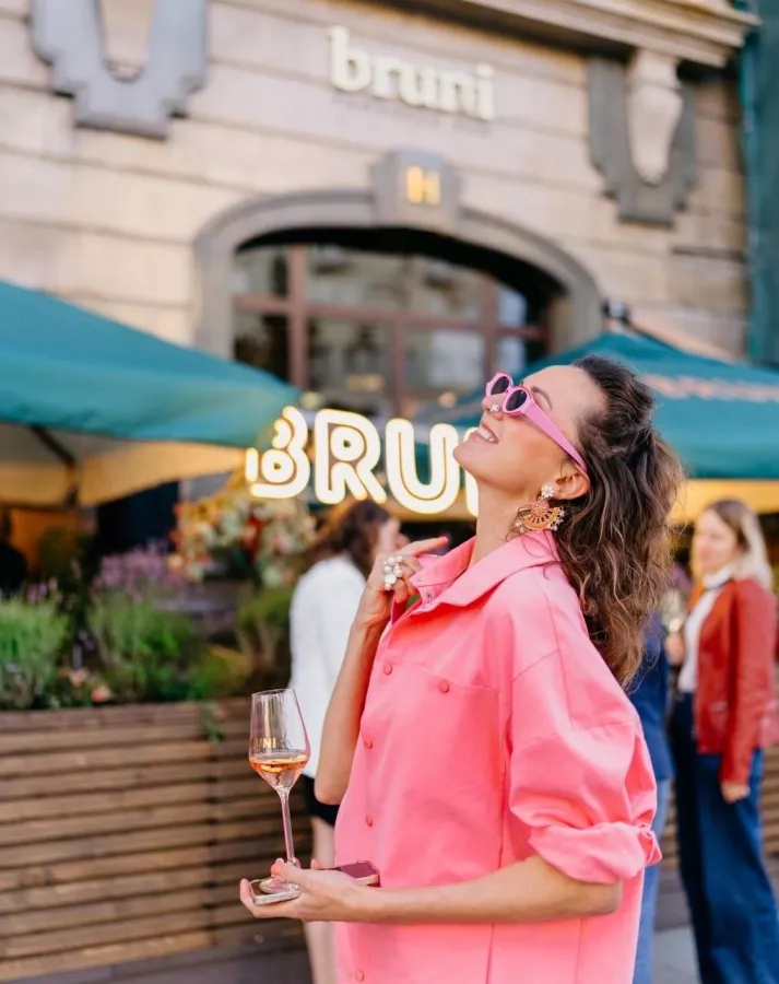 Ресторан Bruni Prosecco Bar в Москве: Вкусно поесть , Куда сходить , Ресторан , Бар, Винная карта , Десерты, Завтрак, Где поесть , Летняя веранда , Терраса ,
