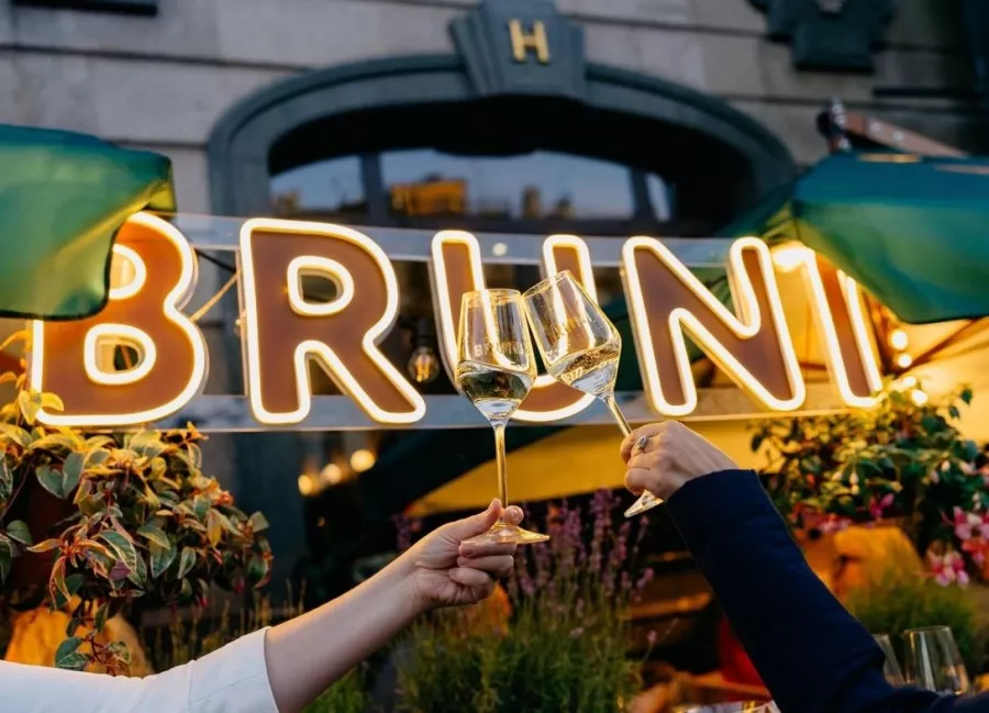Ресторан Bruni Prosecco Bar в Москве: Вкусно поесть , Куда сходить , Ресторан , Бар, Винная карта , Десерты, Завтрак, Где поесть , Летняя веранда , Терраса ,