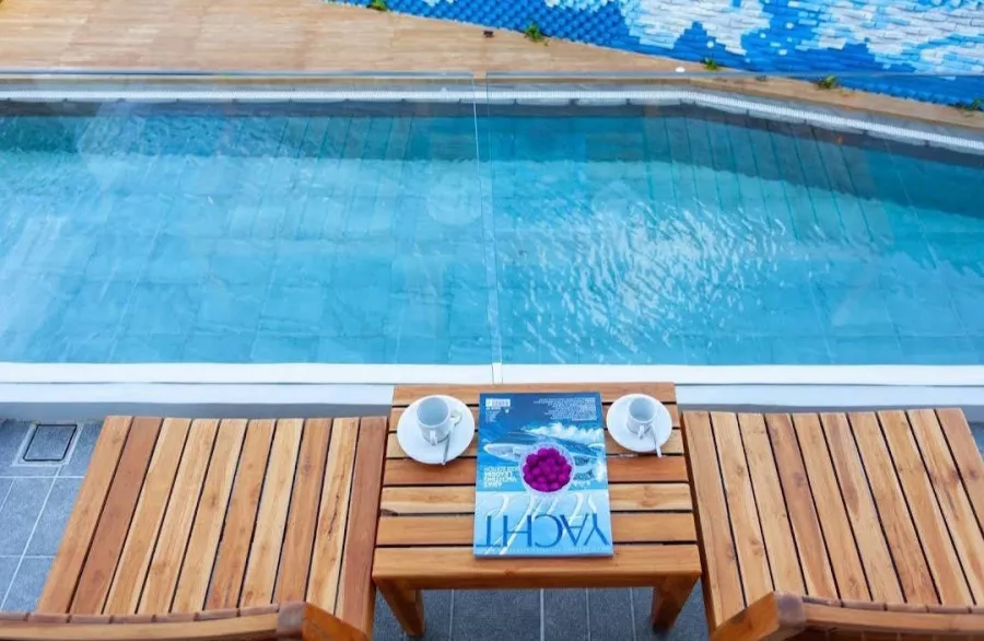 Отель Anona Beachfront Phuket Resort в Пхукете: Отель, Бассейн, Ресторан, Hotel, Swimming Pool, Restaurant, Beach, Пляж,