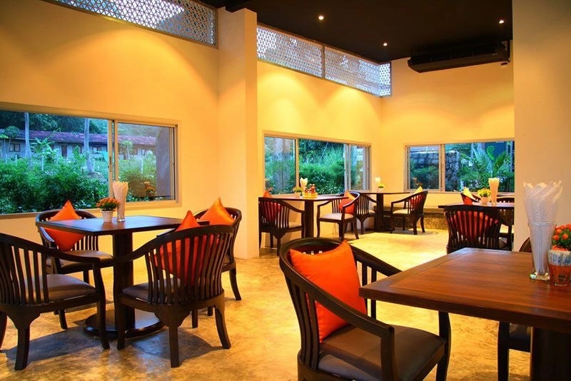 Отель Signature Phuket в Пхукете: Отель, Hotel, Бассейн, Swimming Pool, Restaurant, Ресторан,