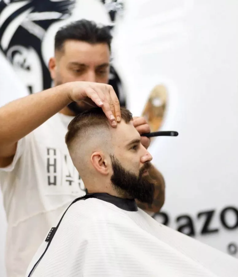 Барбершоп Royal Razor в Краснодаре: Мужская стрижка , Барбер , Барбершоп, Мужское пространство , Борода, Укладка волос , Стрижка,