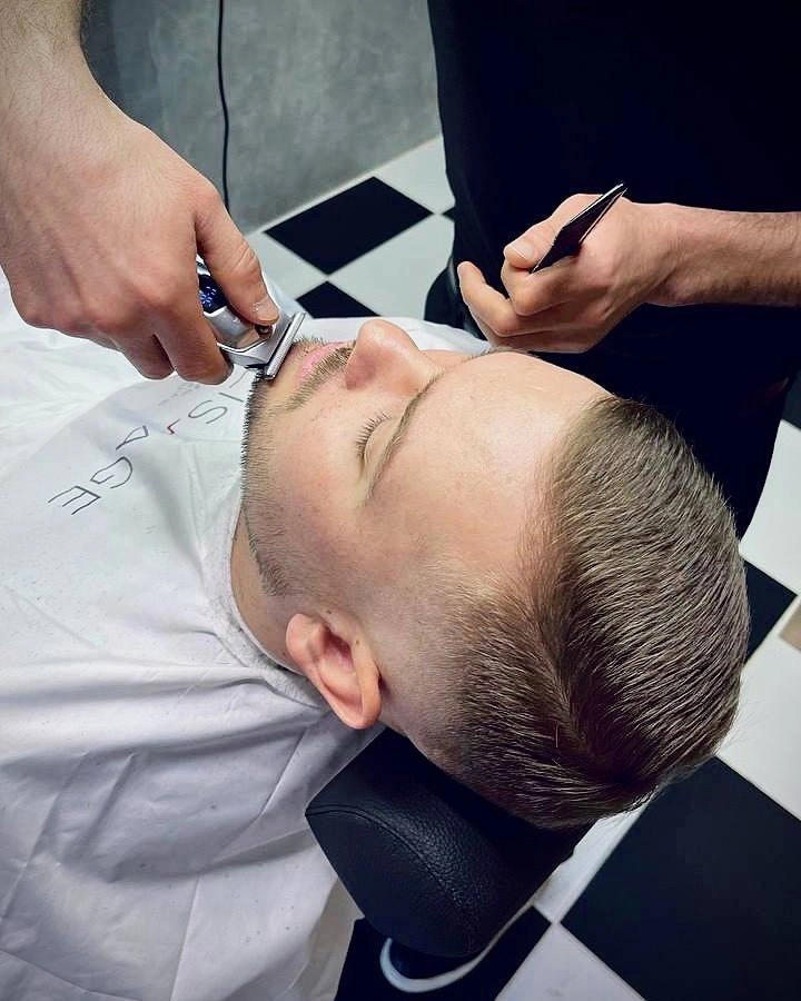 Барбершоп Barber Clan на Красной в Краснодаре: Мужская стрижка , Барбер , Барбершоп, Стрижка, Мужское пространство , Парикмахер , Парикмахерская , Борода, Укладка волос ,