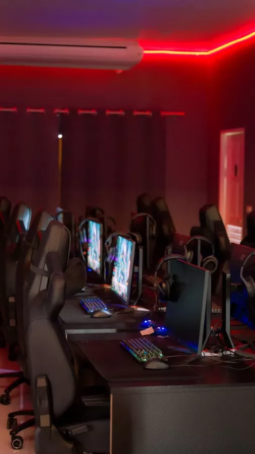 PULSE Cyber Club в Пхукете: Игровой клуб, Компьютерный клуб, Киберспорт, Мощные ПК, Гейминг, Киберспортивный клуб, Аренда ПК для игр, Пхукет игровой центр,