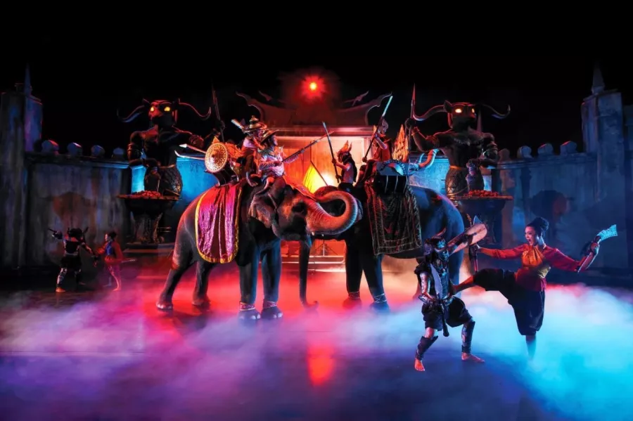 Тематический Парк Phuket FantaSea в Пхукете: Слоны, Акробаты, Цирк, Elephants, Circus, Acrobatics, Park, Парк, Театр, Theatre,