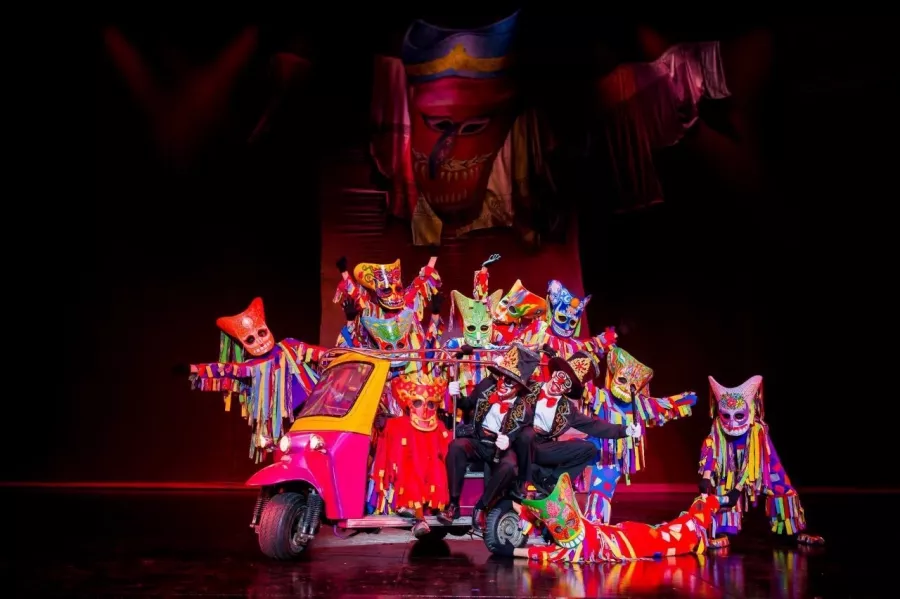 Тематический Парк Phuket FantaSea в Пхукете: Слоны, Акробаты, Цирк, Elephants, Circus, Acrobatics, Park, Парк, Театр, Theatre,