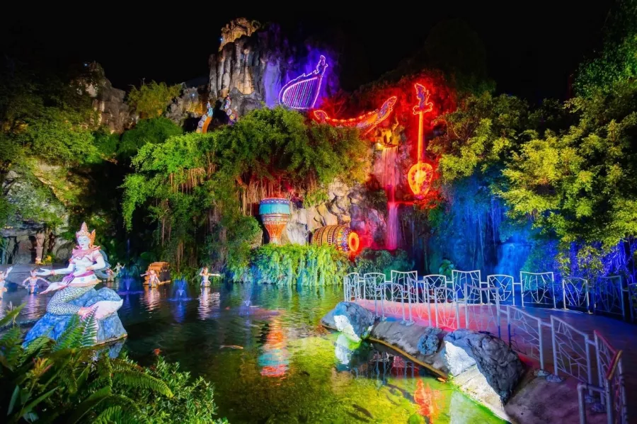 Тематический Парк Phuket FantaSea в Пхукете: Слоны, Акробаты, Цирк, Elephants, Circus, Acrobatics, Park, Парк, Театр, Theatre,