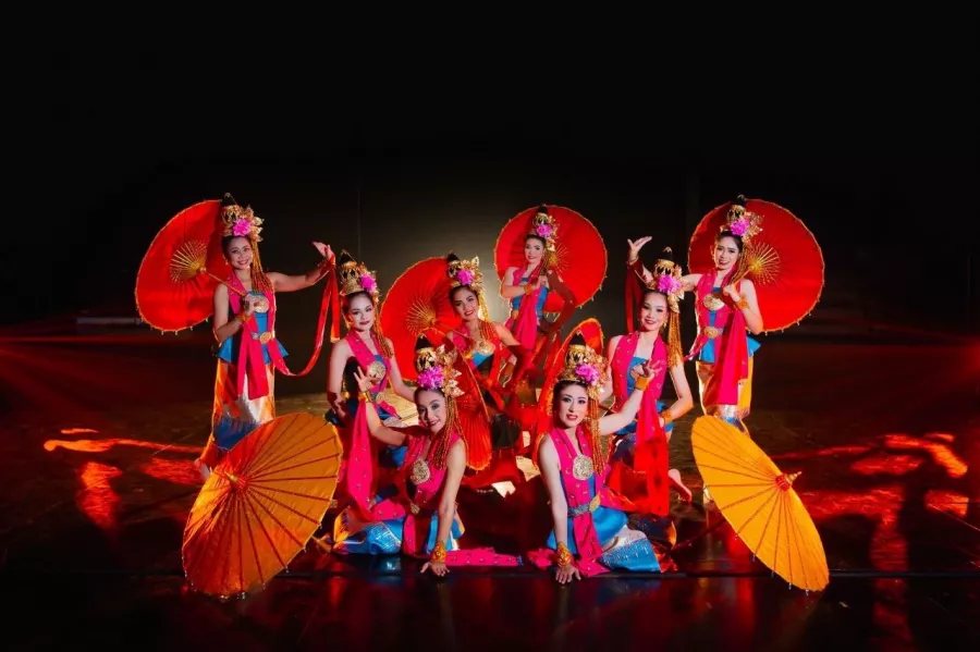 Тематический Парк Phuket FantaSea в Пхукете: Слоны, Акробаты, Цирк, Elephants, Circus, Acrobatics, Park, Парк, Театр, Theatre,