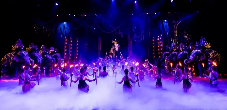 Тематический Парк Phuket FantaSea в Пхукете: Слоны, Акробаты, Цирк, Elephants, Circus, Acrobatics, Park, Парк, Театр, Theatre,