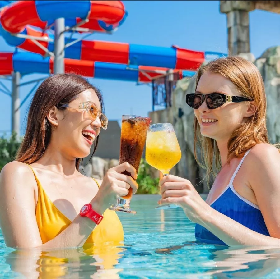 Аквапарк Andamanda Phuket в Пхукете: Аквапарк, Горки, Бассейн, Бар, Aqua Park , Slides, Bar, Swimming Pool,