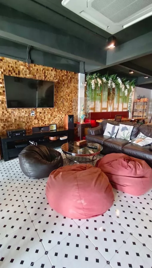 Хостел Hanuman V.I.P в Пхукете: Хостел, Hostel, Бар, Бильярд, Bar, Pool, Hotel, Отель,
