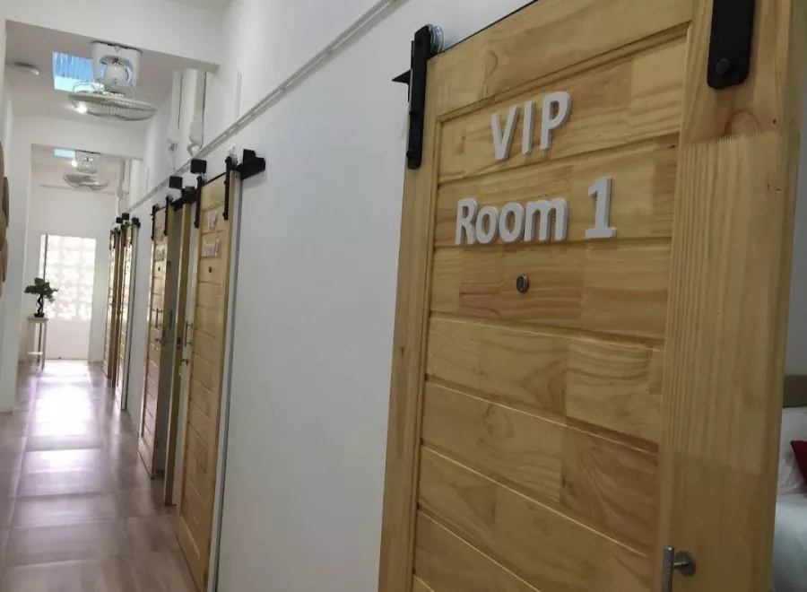 Хостел Hanuman V.I.P в Пхукете: Хостел, Hostel, Бар, Бильярд, Bar, Pool, Hotel, Отель,