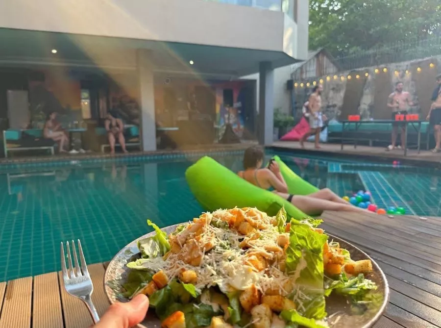 Хостел Mad Monkey Phuket в Пхукете: Хостел, Кафе, Бассейн, Отель, Бильярд, Pool, Hotel, Hostel, Cafe, Swimming Pool,