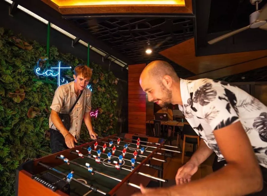 Хостел Mad Monkey Phuket в Пхукете: Хостел, Кафе, Бассейн, Отель, Бильярд, Pool, Hotel, Hostel, Cafe, Swimming Pool,