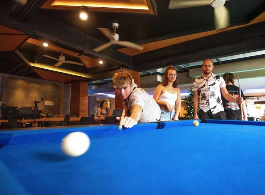Хостел Mad Monkey Phuket в Пхукете: Хостел, Кафе, Бассейн, Отель, Бильярд, Pool, Hotel, Hostel, Cafe, Swimming Pool,