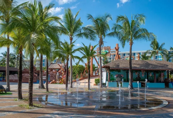 Отель Splash Beach Resort в Пхукете: Жилье, Отель, Spa, Аквапарк, Бассейн, Ресторан, 