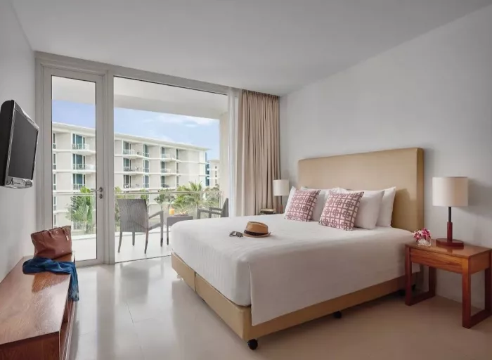 Отель Splash Beach Resort в Пхукете: Жилье, Отель, Spa, Аквапарк, Бассейн, Ресторан, 