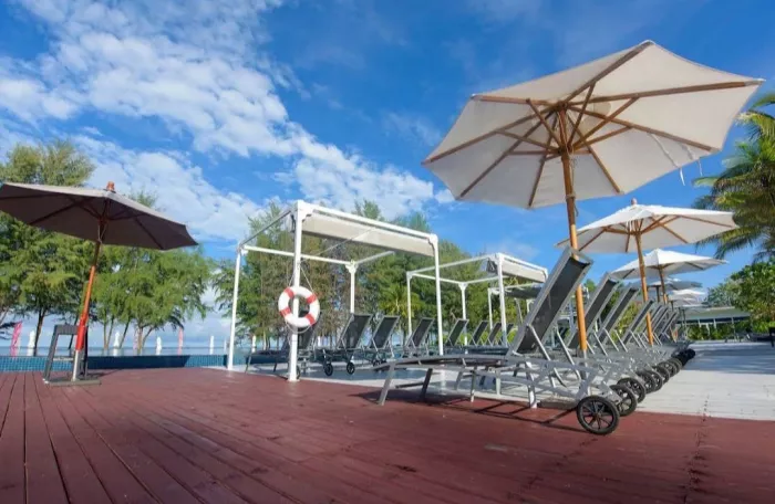 Отель Splash Beach Resort в Пхукете: Жилье, Отель, Spa, Аквапарк, Бассейн, Ресторан, 
