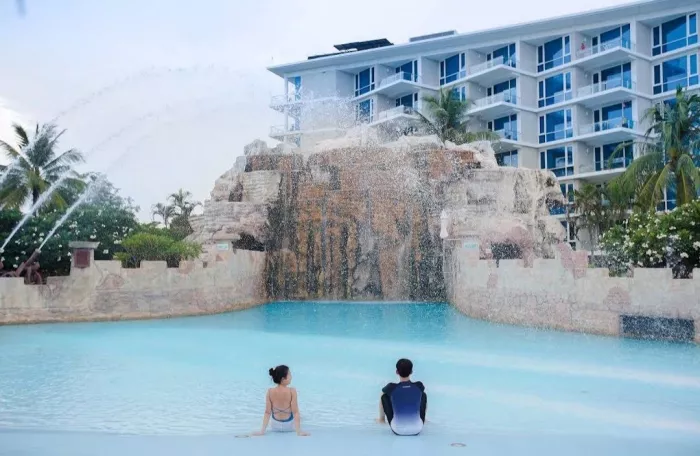 Отель Splash Beach Resort в Пхукете: Жилье, Отель, Spa, Аквапарк, Бассейн, Ресторан, 
