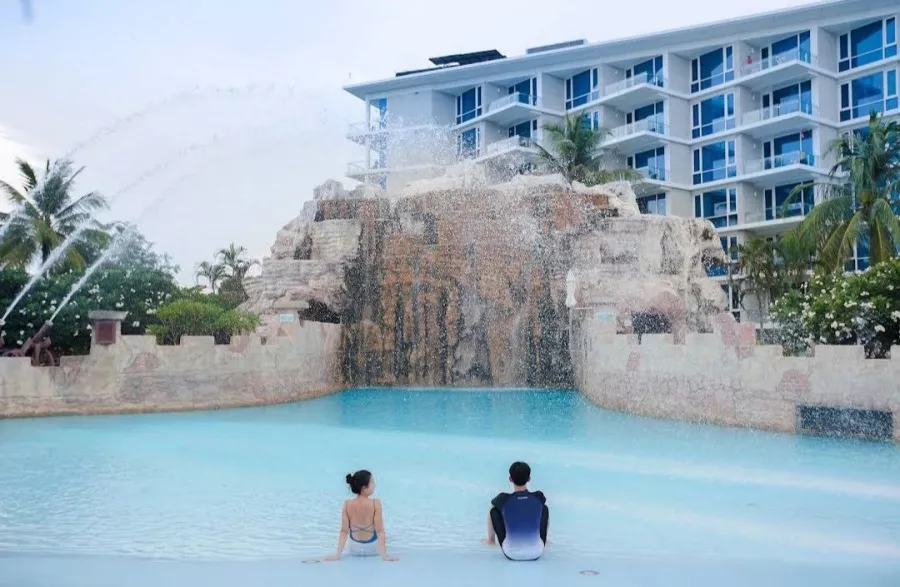 Отель Splash Beach Resort в Пхукете: Жилье, Отель, Spa, Аквапарк, Бассейн, Ресторан,