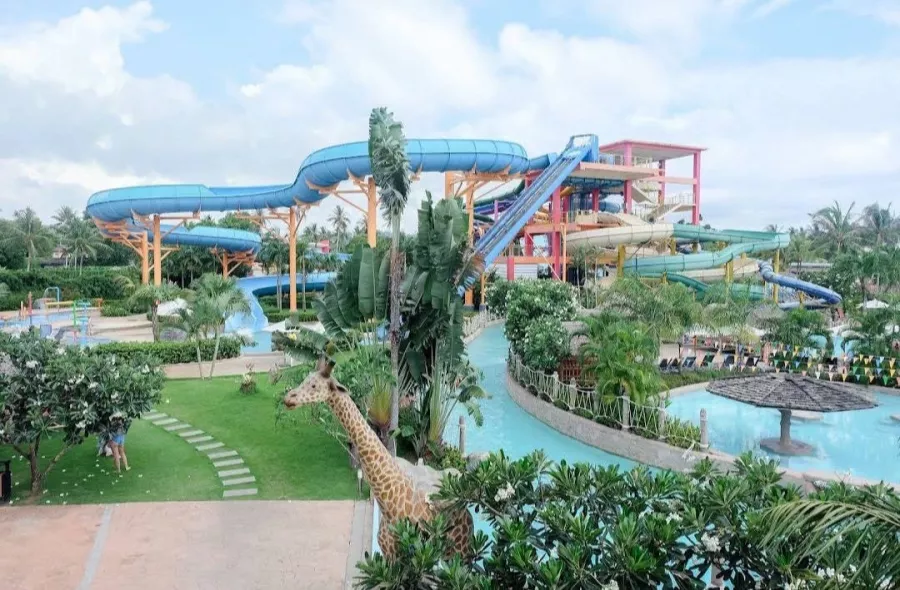 Отель Splash Beach Resort в Пхукете: Жилье, Отель, Spa, Аквапарк, Бассейн, Ресторан,