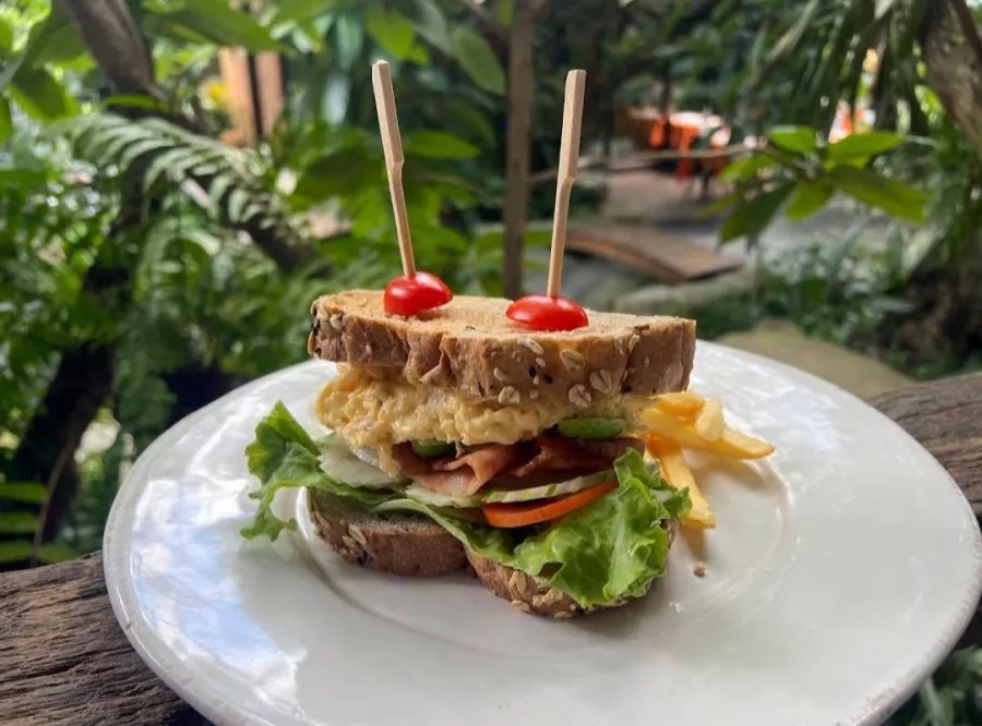 Ресторан Chuen Chom в Пхукете: Ресторан, Restaurant, Bar, Thai Cuisine, Garden, Бар, Сад, Тайская Кухня ,