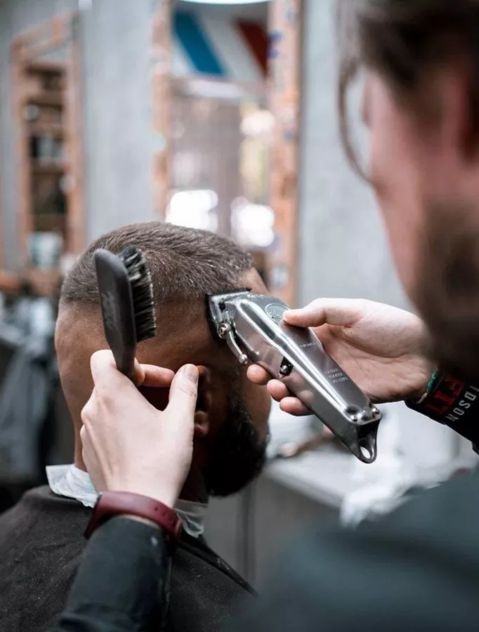 Барбершоп Barber clan на Атарбекова в Краснодаре: Мужская стрижка , Борода, Укладка волос , Барбер , Барбершоп, Мужское пространство , Стрижка, Парикмахер , Парикмахерская ,
