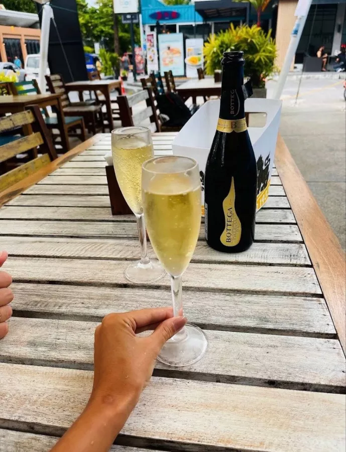 Сёрфинг Phuket Surf House в Пхукете: Вода, Развлечение, Спортзал, Тренер, Закуски, Бар, Сёрфинг,