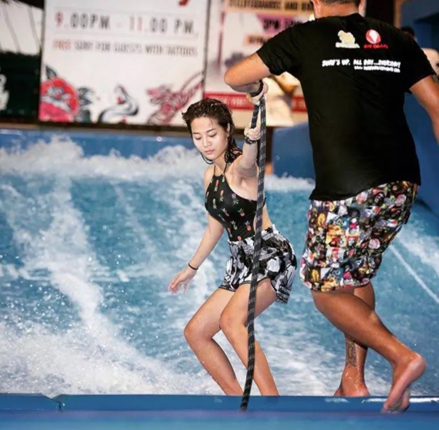 Сёрфинг Phuket Surf House в Пхукете: Вода, Развлечение, Спортзал, Тренер, Закуски, Бар, Сёрфинг,