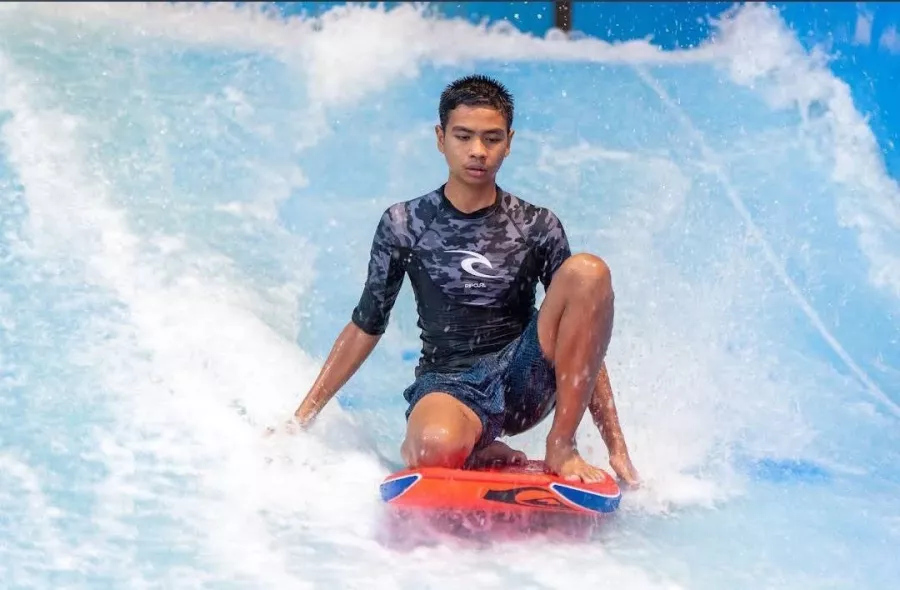 Сёрфинг Phuket Surf House в Пхукете: Вода, Развлечение, Спортзал, Тренер, Закуски, Бар, Сёрфинг,