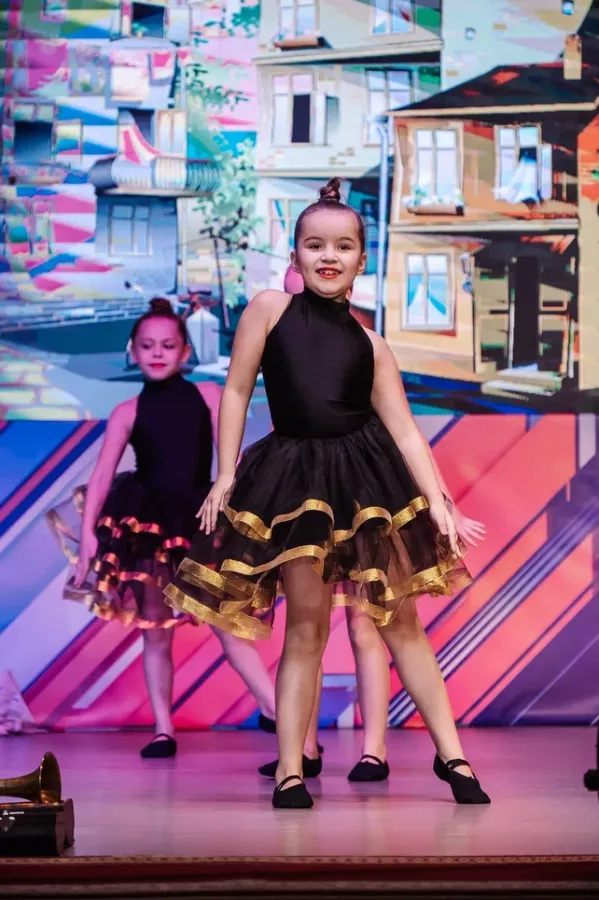 Школа танца и спорта Галатея в Новосибирске: Учимся, Хип-хоп, Акробатика, Йога,