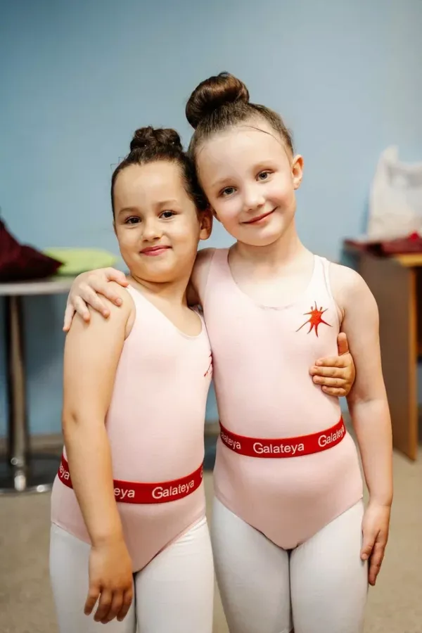 Школа танца и спорта Галатея в Новосибирске: Учимся, Хип-хоп, Акробатика, Йога,