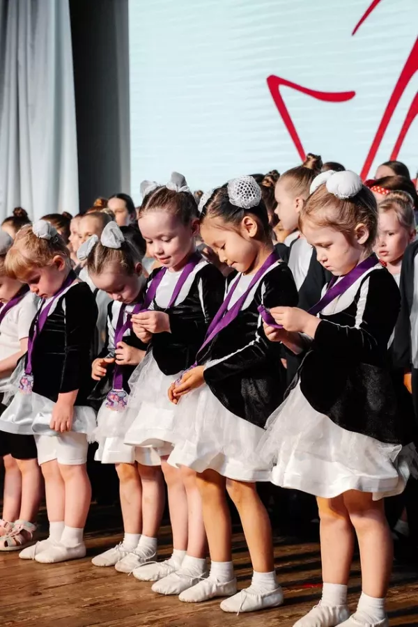 Школа танца и спорта Галатея в Новосибирске: Учимся, Хип-хоп, Акробатика, Йога,