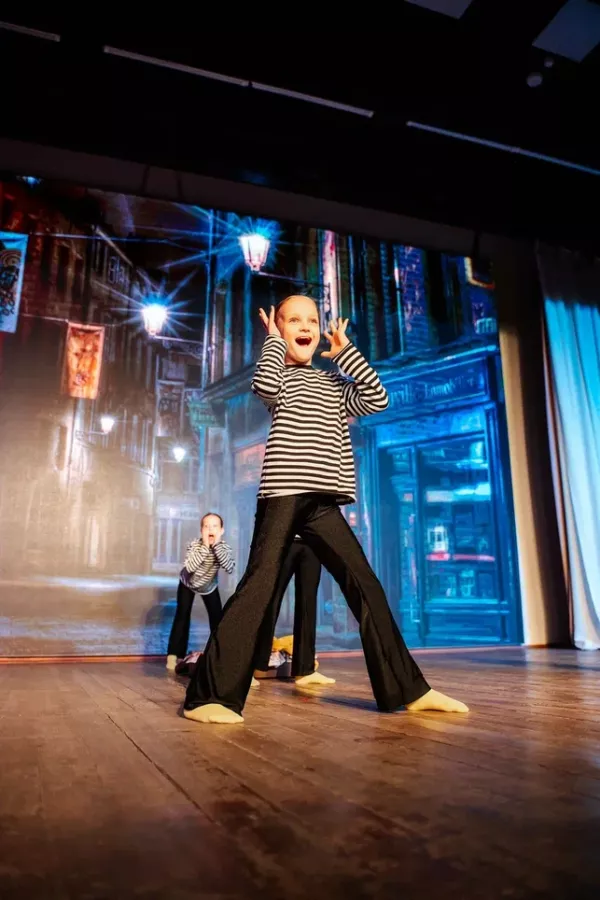 Школа танца и спорта Галатея в Новосибирске: Учимся, Хип-хоп, Акробатика, Йога,