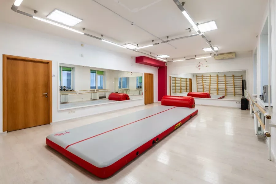 Школа танца и спорта Галатея в Новосибирске: Учимся, Хип-хоп, Акробатика, Йога,