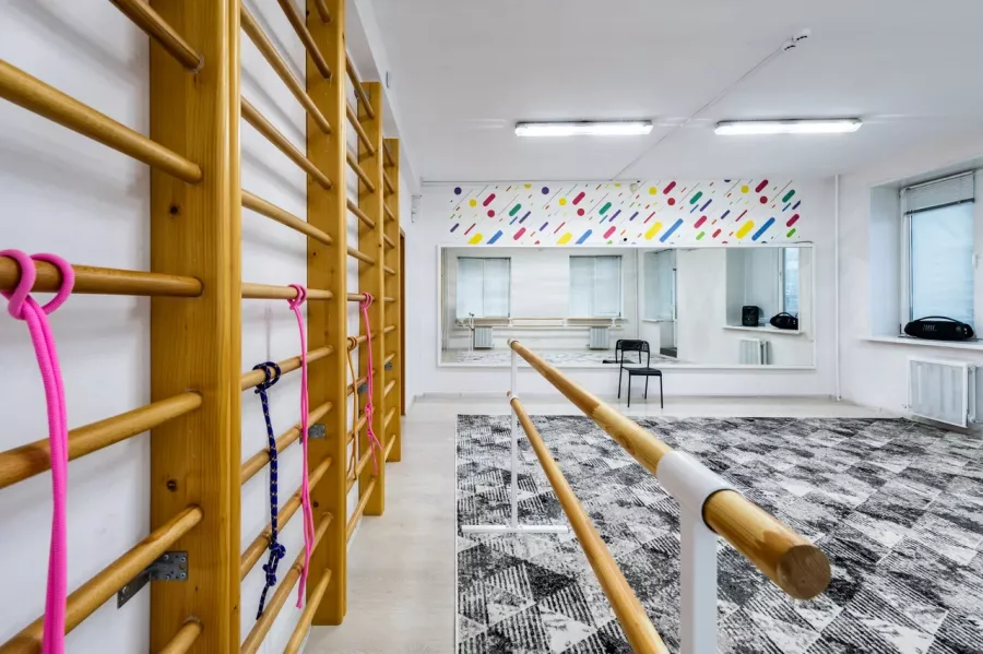 Школа танца и спорта Галатея в Новосибирске: Учимся, Хип-хоп, Акробатика, Йога,