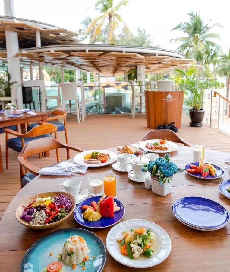 Отель Pinnacle Grand Jomtien Resort в Паттайе: Отель, Бассейн, Ресторан, Бар, Hotel, Swimming Pool, Bar, Restaurant, Детская Площадка, Kids Playground,