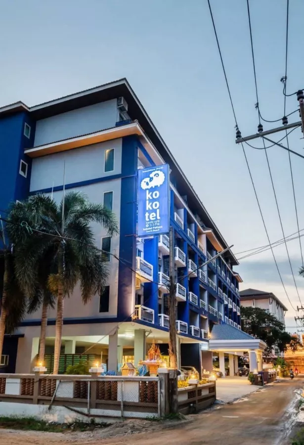 Отель Kokotel Pattaya South Beach в Паттайе: Детская комната, Отель, Кафе, Бассейн,