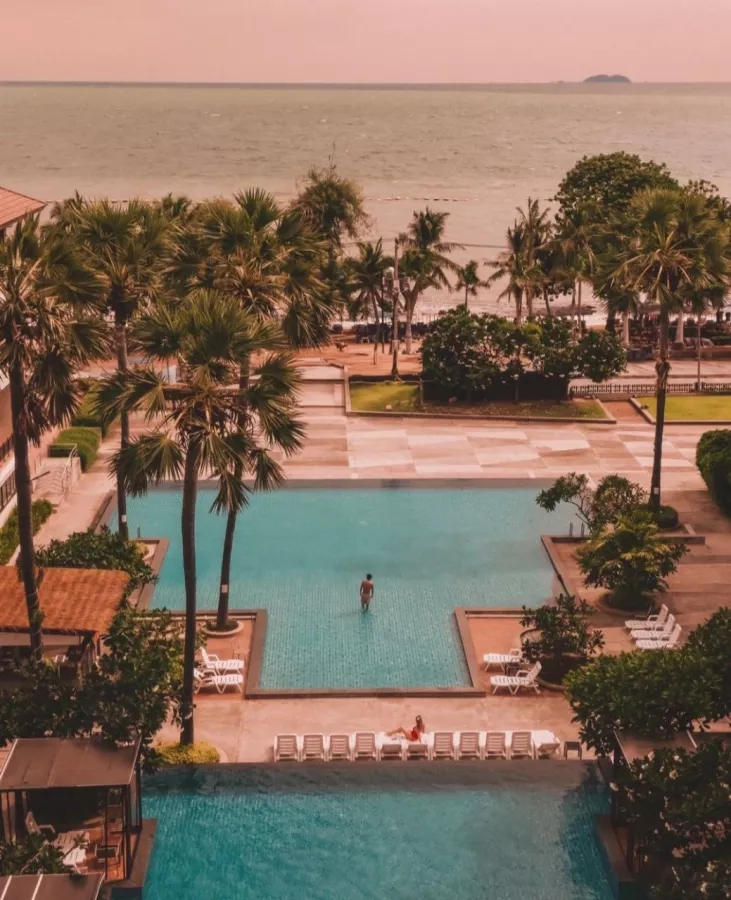 Отель Welcome World Beachfront Resort  в  Паттайе
