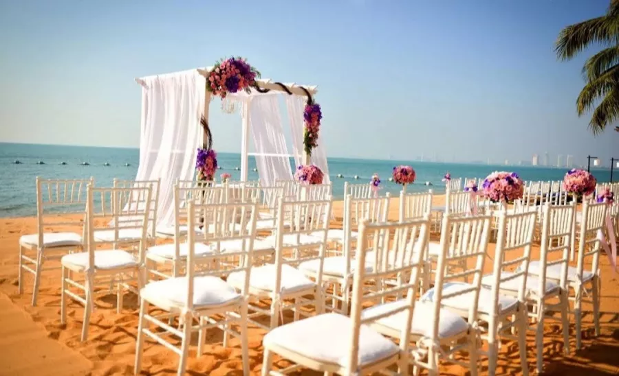 Отель Birds & Bees Resort в Паттайе: Отель, Ресторан, Бар, Бассейн, Hotel, Bar, Swimming Pool , Restaurant ,