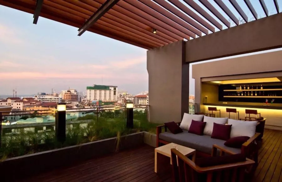 Отель The Sun Xclusive в Паттайе: Отель, Бассейн, Бар, Ресторан, Hotel, Bar, Restaurant, Swimming Pool ,