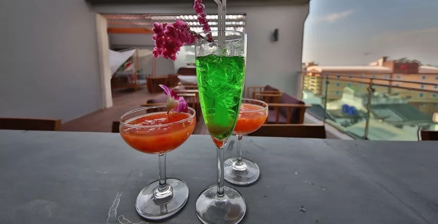 Отель The Sun Xclusive в Паттайе: Отель, Бассейн, Бар, Ресторан, Hotel, Bar, Restaurant, Swimming Pool ,