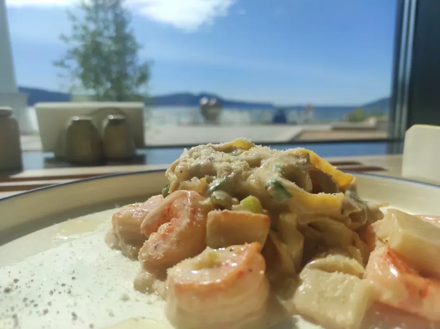 Кафе Маяк в Магадане: Вкусно, Кафе в Магадане, Кофе с собой, Горячий чай, Кафе, Еда навынос, Праздник, Вид на маяк, Детская зона, Красивый пейзаж,