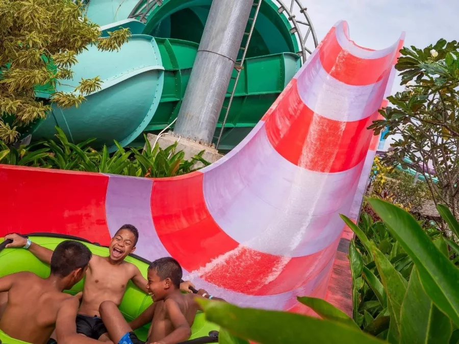 Аквапарк Ramayana в Паттайе: Аквапарк, Бассейн, Кафе, Swimming Pool, Cafe, Waterpark, Slides, Горки,