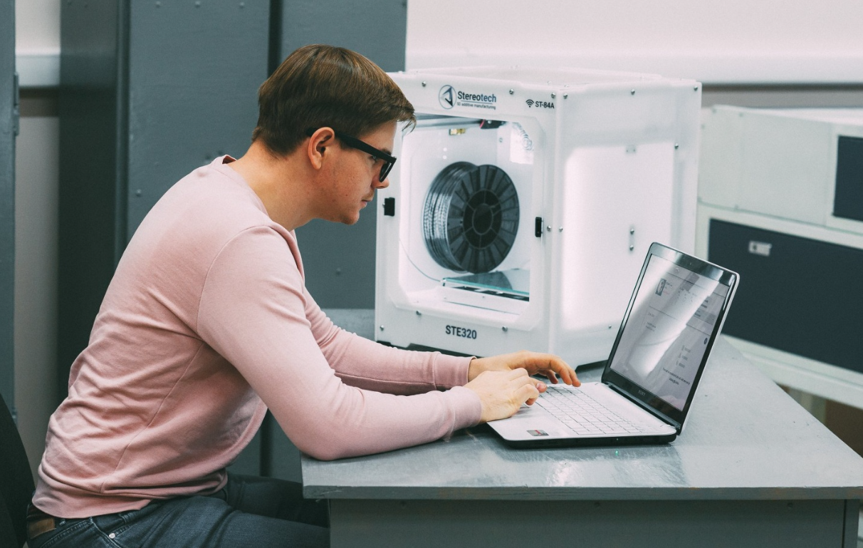 Компания по 3D-печати и продаже 3D-принтеров "Stereotech"