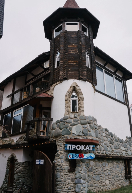 Прокат сноубордов и лыж Krasski в Сочи: Сноуборд, Лыжи, Семейный отдых, Для всей семьи, Для детей и взрослых, Ботинки для сноуборда, Шлем для сноуборда, Очки для сноуборда,