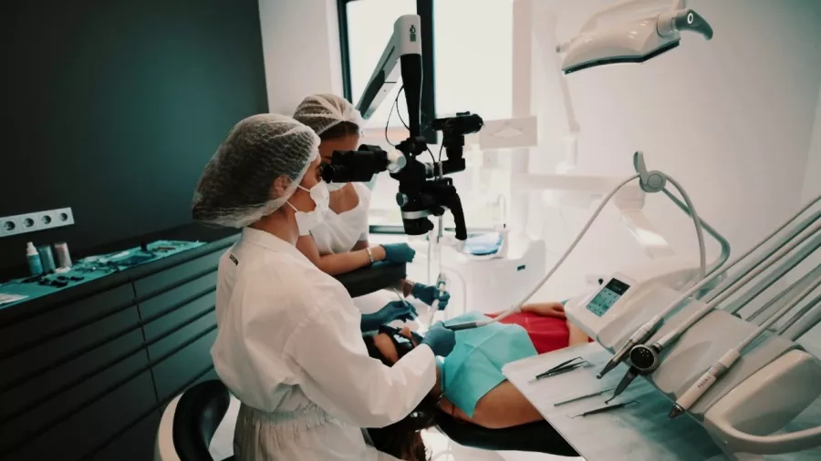Стоматологическая клиника Shikov Dental Clinic в Краснодаре: Имплантация, Удаление зубов, Стоматолог, Виниры, Лечение зубов, Лечение десен, Отбеливание,
