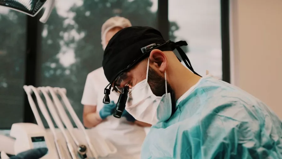 Стоматологическая клиника Shikov Dental Clinic в Краснодаре: Имплантация , Коронки, Виниры, Лечение зубов, Лечение десен, Удаление зубов, Чистка зубов, Отбеливание, Исправление прикуса, Протезирование зубов, Гнатология,
