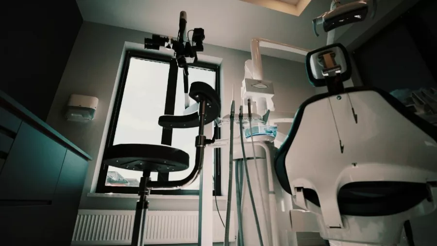 Стоматологическая клиника Shikov Dental Clinic в Краснодаре: Имплантация , Коронки, Виниры, Лечение зубов, Лечение десен, Удаление зубов, Чистка зубов, Отбеливание, Исправление прикуса, Протезирование зубов, Гнатология,