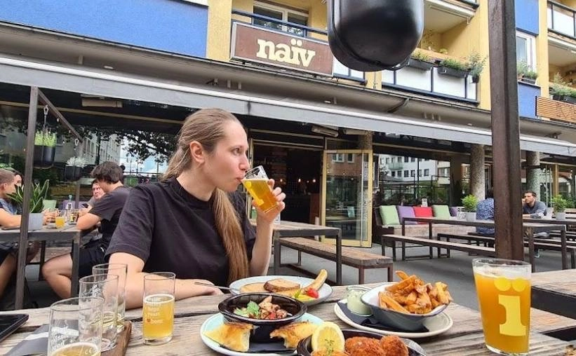 Бар Bar & Restaurant naïv в Франкфуртe-на-Майне: Еда, Напитки, Бар, Паб, Пиво,