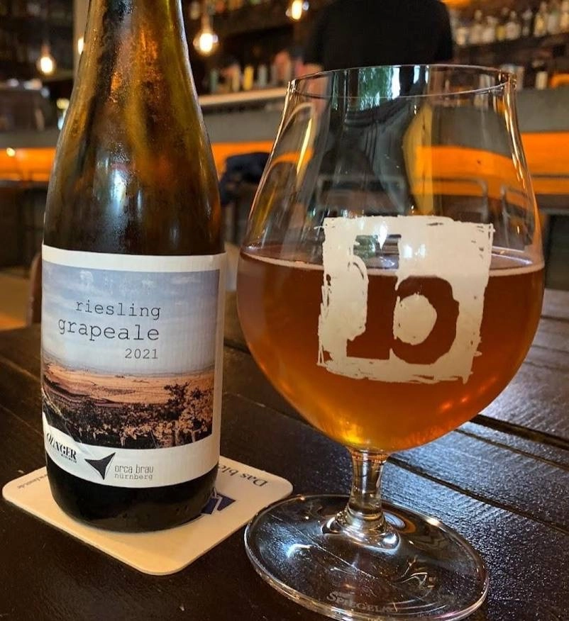 Бар Bar & Restaurant naïv в Франкфуртe-на-Майне: Еда, Напитки, Бар, Паб, Пиво,